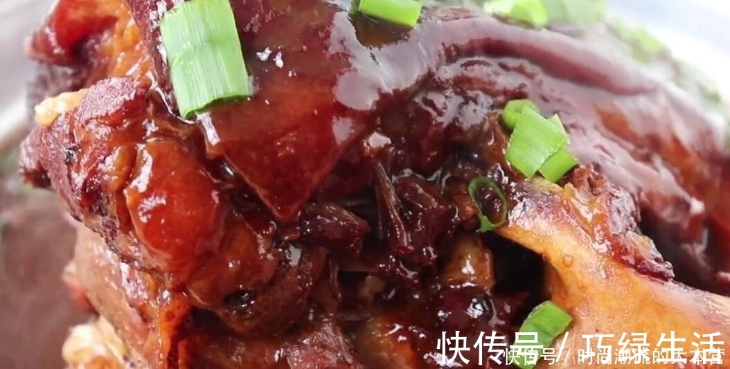 大厨教你做红烧肘子，秘制方法超简单，肉质软糯脱骨，又香又好吃