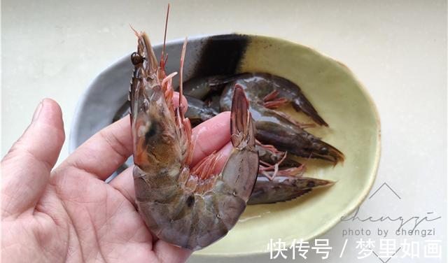 南瓜|46岁阿姨一人食午餐，焖一锅饭菜都有了，网友家里没矿，吃不起