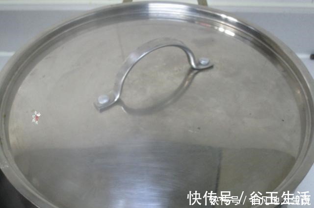 糯米粉这样做，比汤圆好吃多了，我家儿子连吃了5个才停嘴