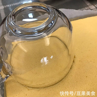 吃着比肉还鲜，嘴馋就吃冬日限定～草莓爆浆蛋糕