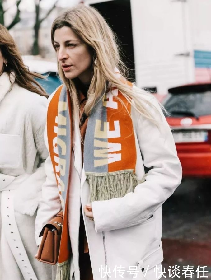 大衣+围巾=冬日最强搭配!温暖时髦、超显脸小,不穿你就真输了