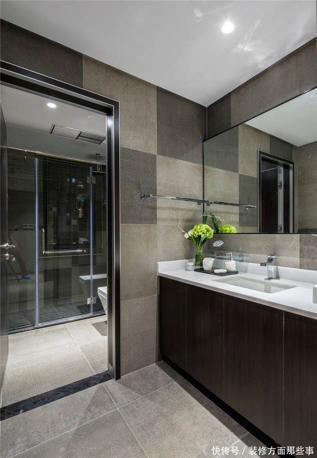 高度感|三居室如何玩转现代风,这个112平给你的参考