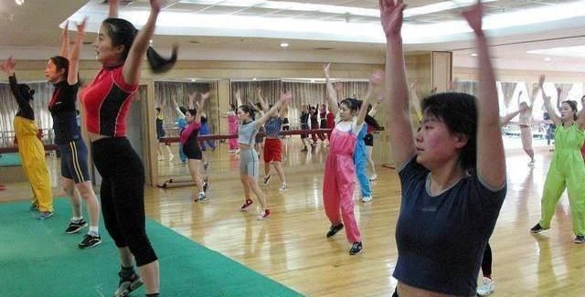 女性开始衰老时，一般有“1臭2大2小”，若没有，说明年轻有活力