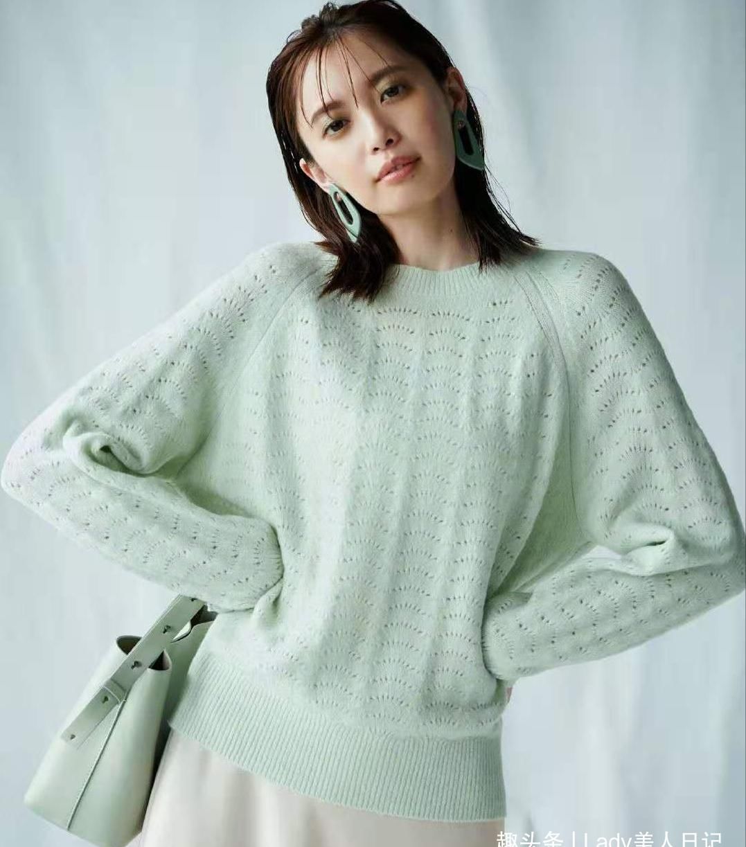  疗愈色|大地色靠边站，宫田聪子的“疗愈色”穿搭真美，看一眼心都暖化了