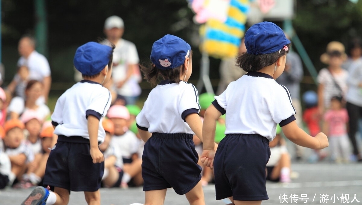 路上|放学路上该和娃聊什么？不同的问法，孩子对学校的看法差距会很大