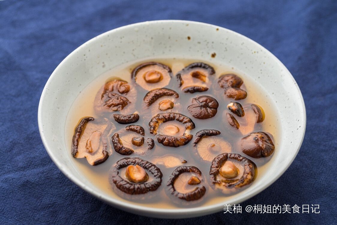 家里的萝卜吃不完，试试做成萝卜糕，咸香软糯，拿肉都不换