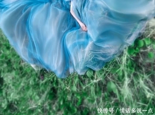 两男|奇闻：两男一女穿婚纱拍照，成片意外惊艳，网友：三位新娘一台戏