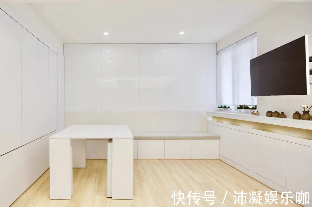 收纳|60㎡简约风小户型,客厅藏张床打开秒变3居室,太机智了!