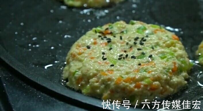 电饼铛|豆腐做的比肉还好吃, 一拌一煎六七个饼, 吃货福利来袭!