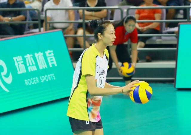 龚翔宇|女排3大接应官宣！1米95重炮手强势出击，隔空对决龚翔宇获完胜