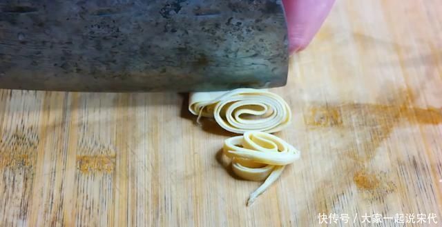豆腐皮这样做实在太好吃了，吃一次就念念不忘，全家都爱吃
