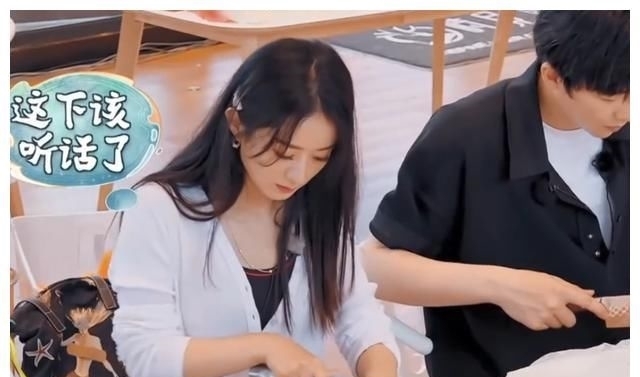 刀刃 《中餐厅》赵丽颖递刀动作再惹争议,刀刃对人太危险,细节很重要