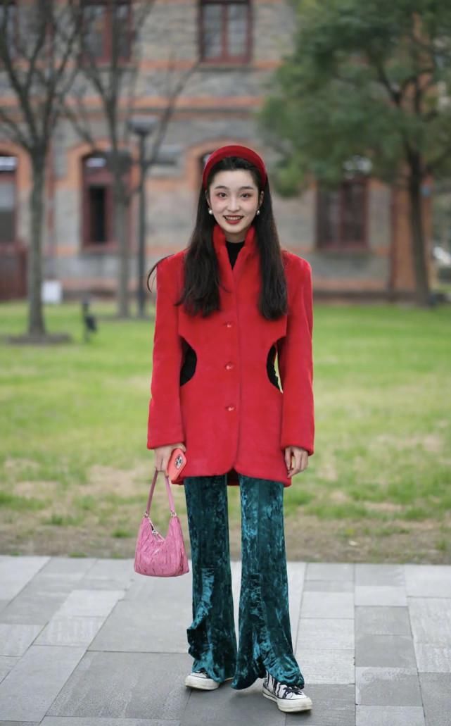 黑裤穿腻了，那就来试试这几款“彩色裤子”，洋气时髦不撞衫