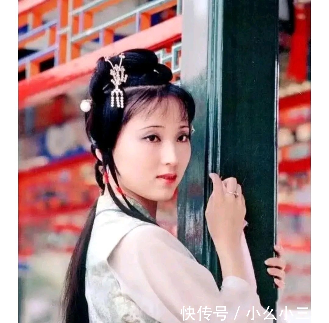 滴翠亭!反转黛玉和宝钗的情节,才能看清宝钗无端受赞美,黛玉无端受指责