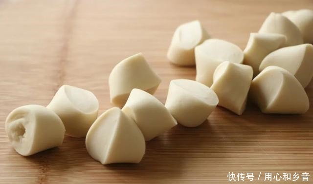 满满的|「早餐」韭菜不做韭菜盒子,试试这样做,金黄酥脆,满满的馅料,太过瘾了