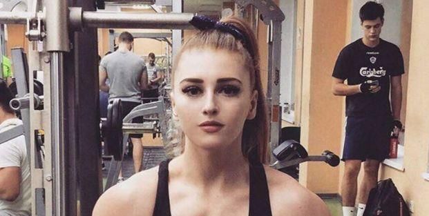 肌肉|世界上最“强壮”的女人，外衣下隐藏肌肉，令很多男人十分羡慕