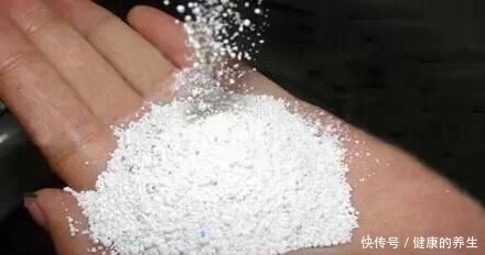 下水道被油污堵住,不用热水冲也能搞定,用这2招,让它顺畅无阻!