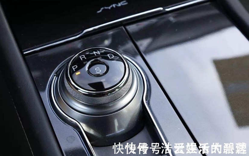 |搞笑外国人:爱美女士必看,生活中变美的小工具,你学到了么