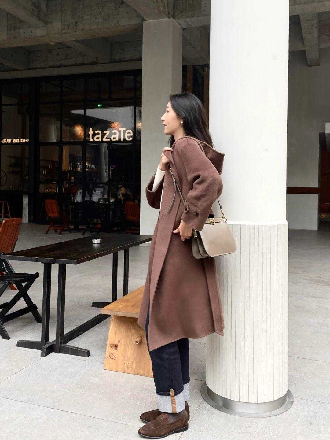配饰 高级棕怎么穿更高级?看看这些搭配方式,经典时髦又显气质