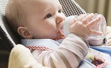 辅食|满6个月的宝宝为何容易感冒两个原因四种缓解方法,爸妈早了解