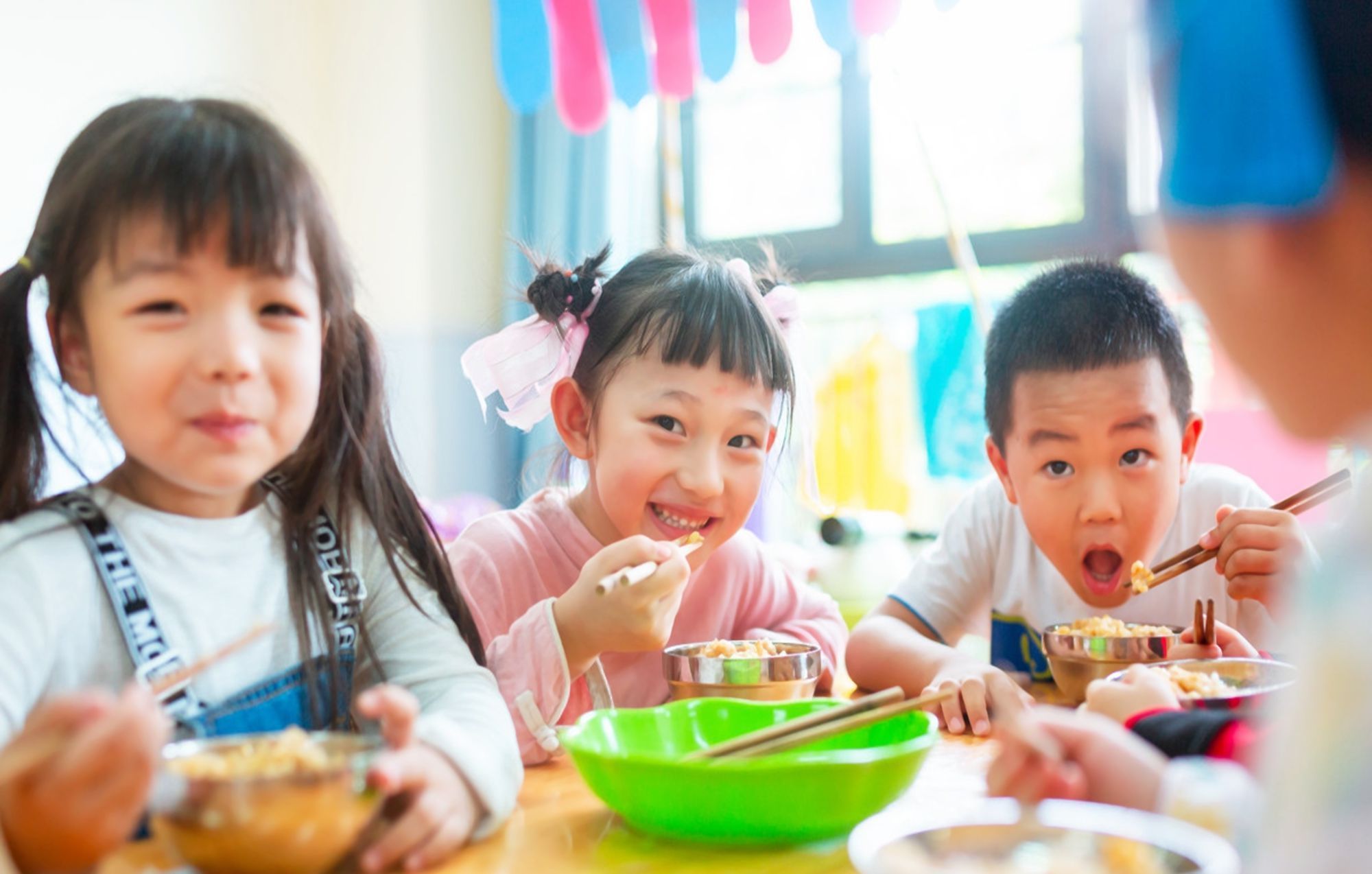 妈妈|幼儿园宝宝交朋友，家长该不该干涉友谊的“贼船”，翻了更好