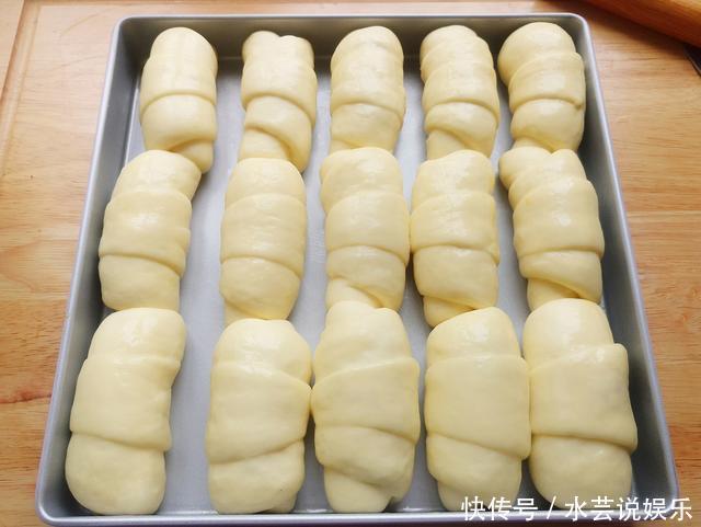 高筋面粉|学会用这种方法做面包,拉丝效果极佳,绵软又香醇,不信你也试试