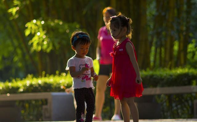 孩子|爸爸姓“唐”,给双胞胎女儿取名时加母姓,网友直呼:意境有了