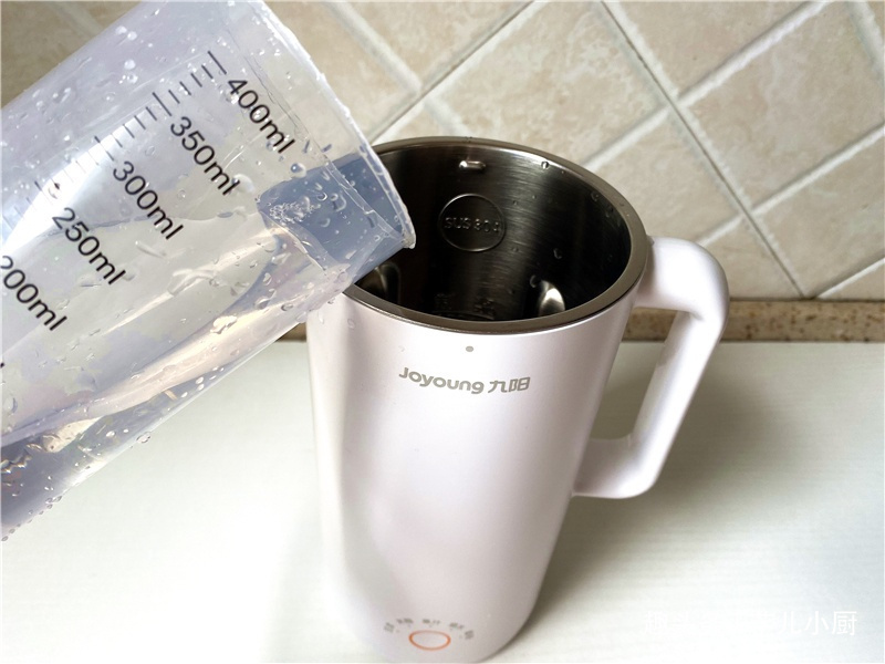 女人要漂亮多喝三黑米糊，做法简单快捷，香浓好喝，补肾乌发又养