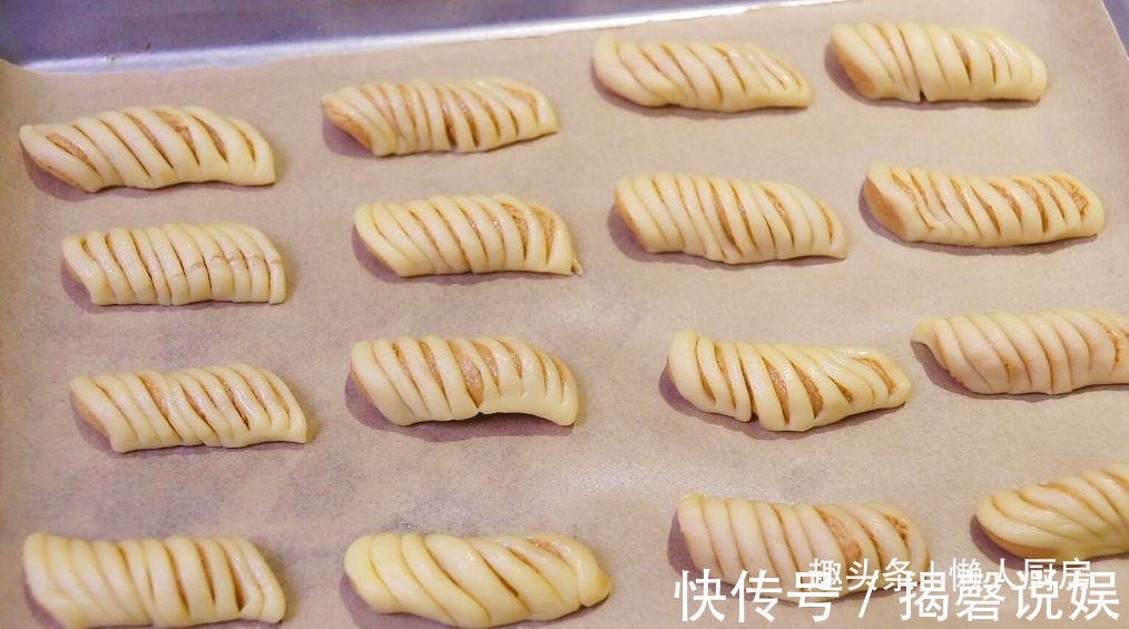 黄油|花生酱不只是调味品，配上面粉做的花生酥，一口一个吃着太香了