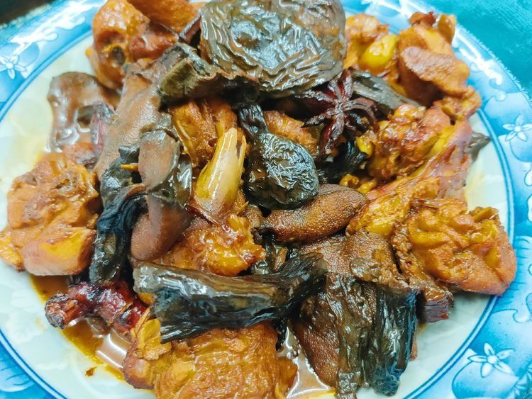 炖鸡腿时,多加1样食材一起炖,出锅鸡肉更香,老人孩子都喜欢吃