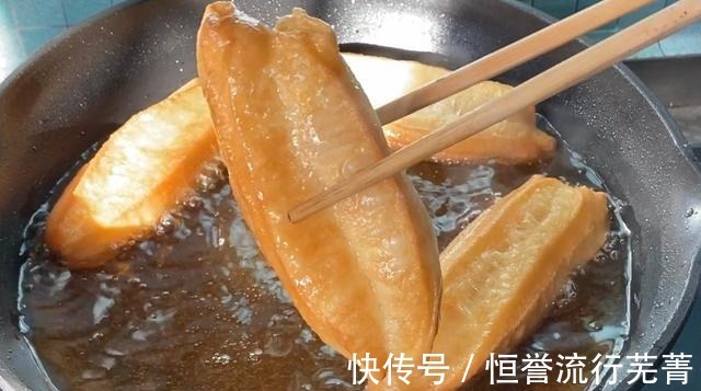 一斤面粉7两水，教你一个炸油条配方，学会都可以开店，别错过！