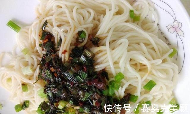 做法|早餐葱油面的简易做法，5分钟搞定，郑妈教你做特好吃！