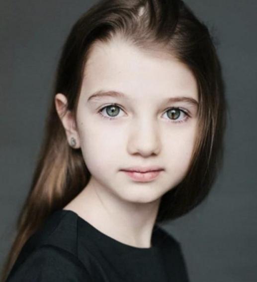 泄露|女儿长得太美,爸爸辞职当保镖?看到爸爸的颜值后,网友:羡慕了