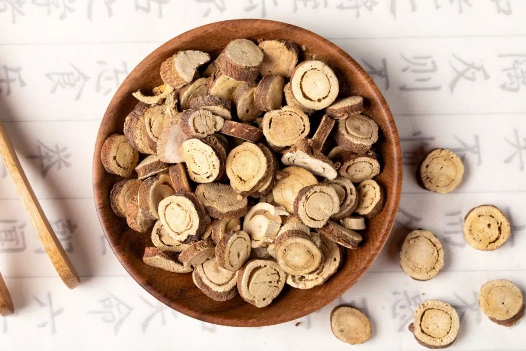 金匮要略|后背疼痛，检查不出问题，咋治疗也不好？