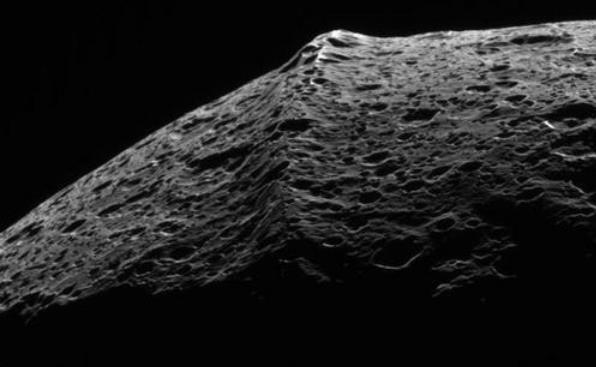 1300公里的“焊接缝”,整颗星球或是废弃的飞船,土卫八不简单