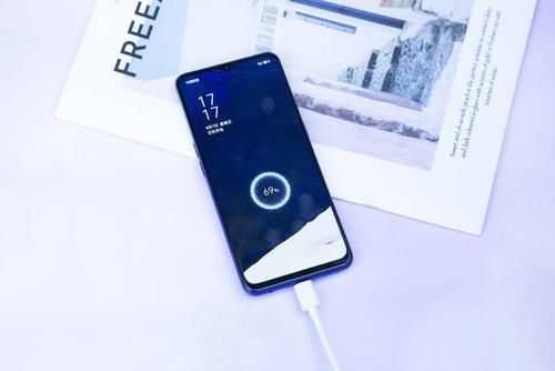 款手机|OPPO 5G发布3个月降至1899，3200万前置＋屏幕指纹＋30W