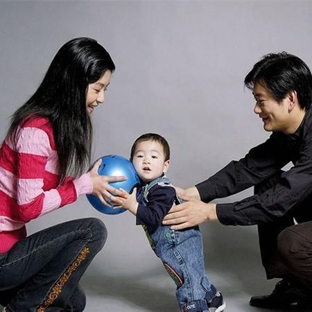 发育|孩子多大会走路正常?为啥有的娃10个月会走,有的15个月还不会