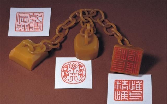 乾隆皇帝|溥仪被赶出皇宫之时,将一物缝在衣服里26年,后来成为顶级国宝