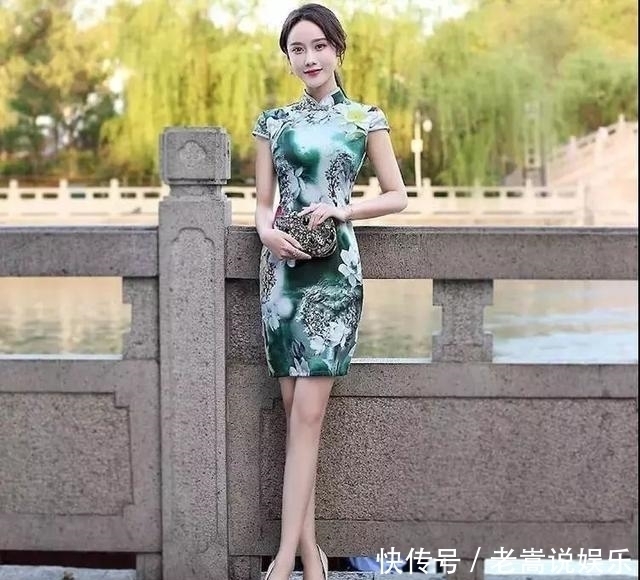 旗袍|在水一方伊人梦,一袭墨绿旗袍让你宛若水中仙