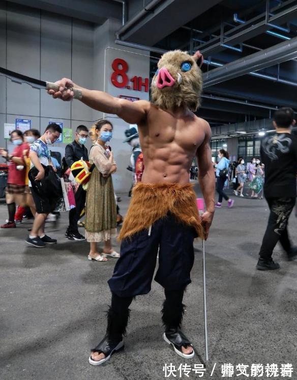 coser|这个角色的cos被警告,不是因为露得太多,而是因为还原得太像