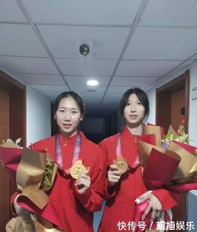 中国女排国家队|5天才少女抢班夺权！女排换血令人兴奋，郎平旧将或退出历史舞台