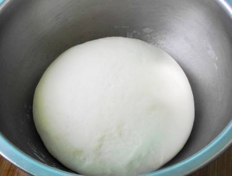 烙饼时，有人烫面有人抹油教你1招，饼松软香酥口感好，不发硬