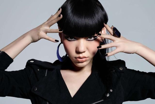  代言|从1.3亿代言费到县城落魄卖唱，“失宠”的她，到底经历了什么