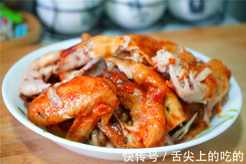 三黄鸡|电饭煲蒸鸡,顺滑可口,醇香脱骨,比烤鸡更香,上桌就被抢光