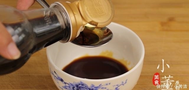 1把香葱,1碗面,不需要复杂流程,简单一拌,越吃越想吃