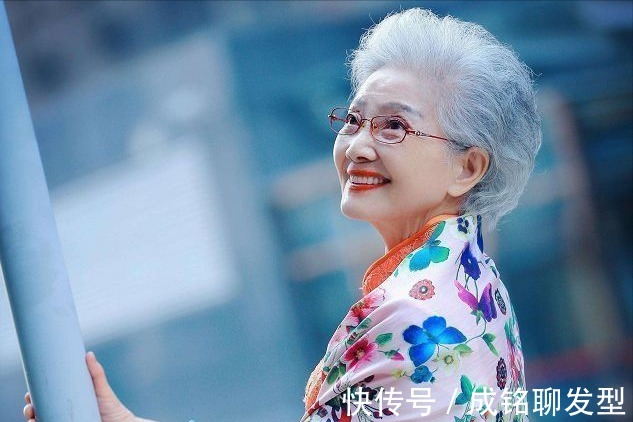 穿搭 她是我见过最有气质的老人,91岁也不服老,发型和穿搭堪比教科书