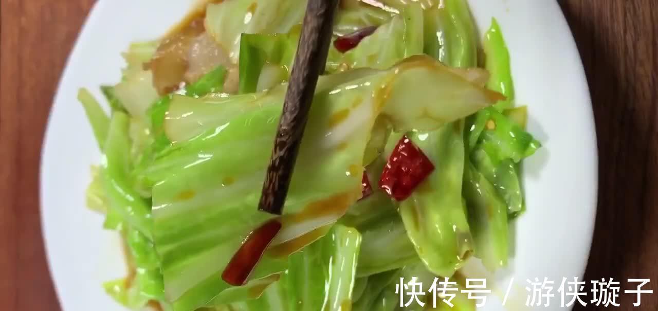 手撕包菜的做法,酸辣开胃香甜脆爽,物美价廉1盘不超过5块钱