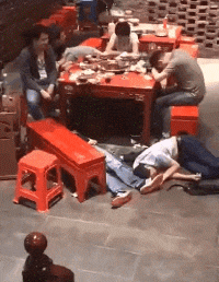 |搞笑GIF：今天是我大喜的日子 但感觉一点都不开心