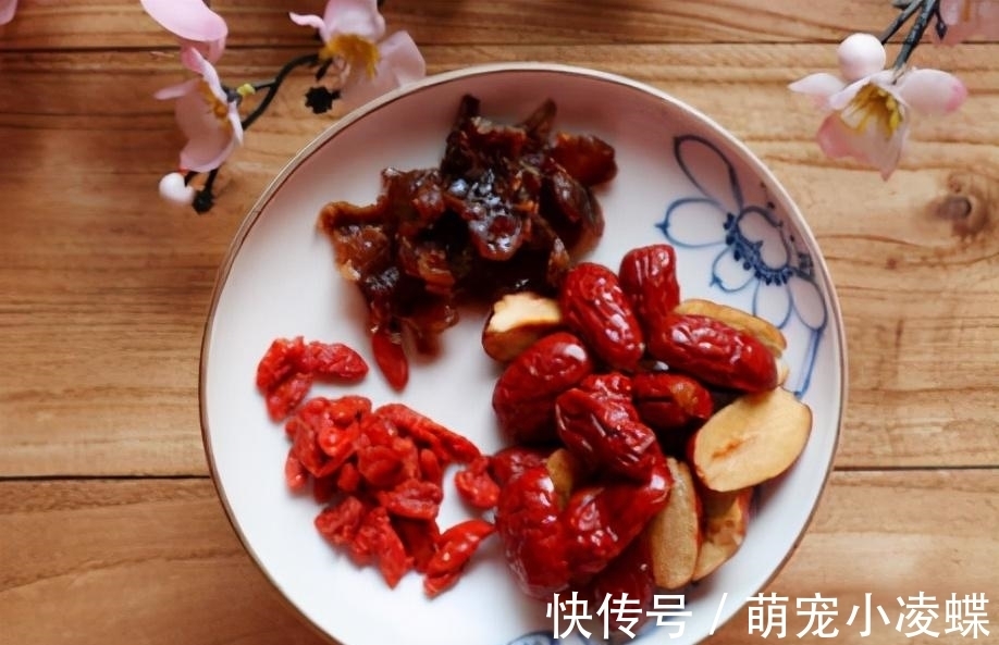 一鸽胜九鸡，冬日炖一碗鸽子汤，汤鲜肉嫩不腥，这样做营养更滋补