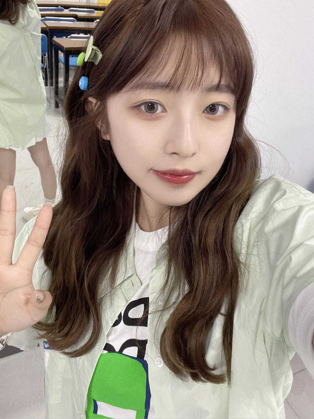 好看|秋天不建议直接穿T恤，这样叠穿洋气又高级，主要是显好看